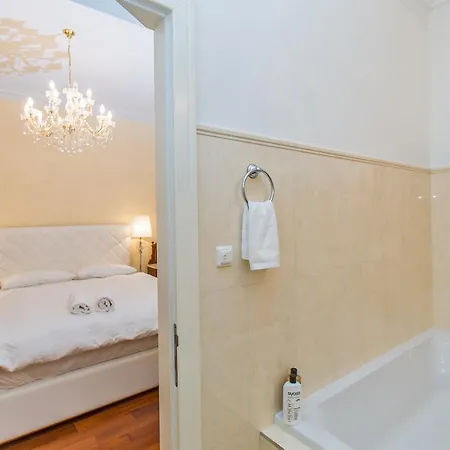 דירה Luxury Seafront Banje