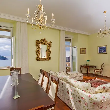 아파트 Luxury Seafront Banje