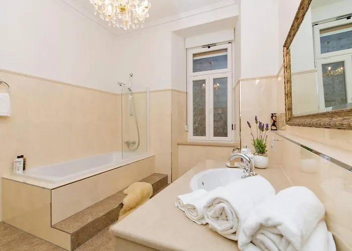 Luxury Seafront Banje Appartement *