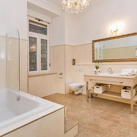 Luxury Seafront Banje *