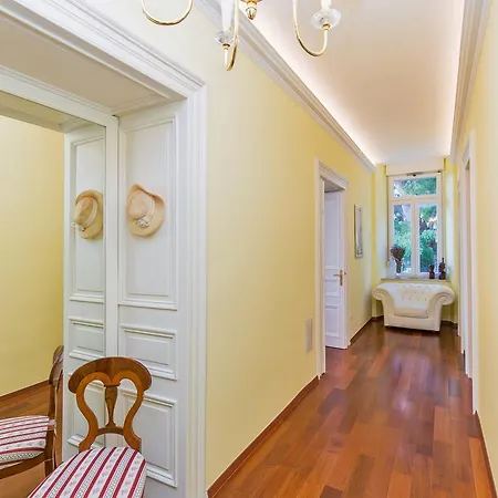 Luxury Seafront Banje