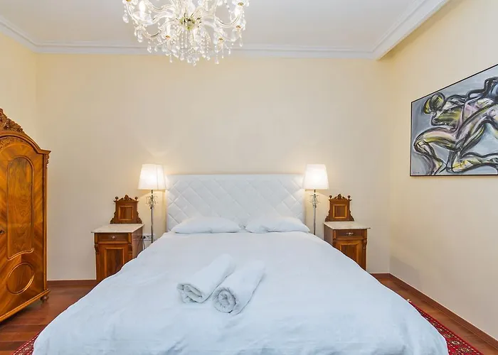 Luxury Seafront Banje