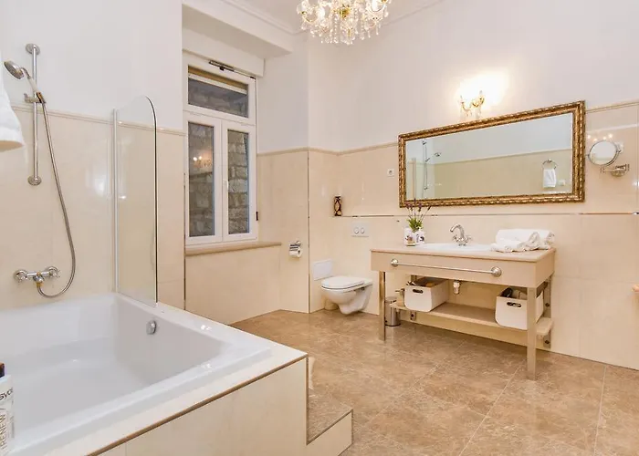 Luxury Seafront Banje *