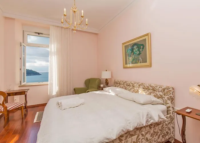 Luxury Seafront Banje *