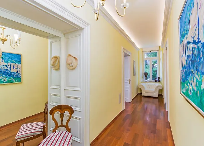 Luxury Seafront Banje